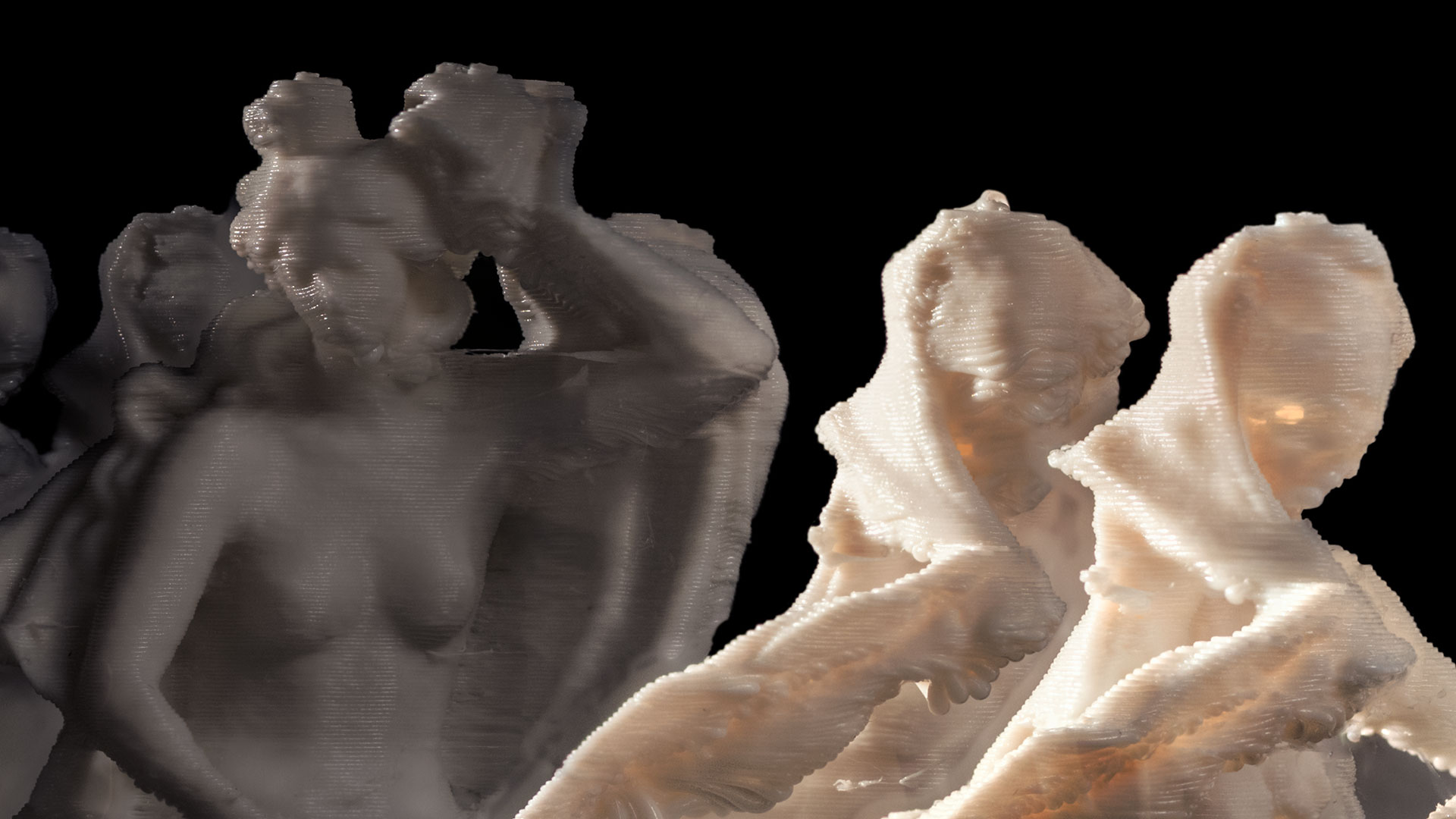 Der Bildausschnitt zeigt in etwa die Details bei originaler Ausgabegröße des Kunstwerkes. Die Abstufungen des fotografierten 3D-Models werden am Beispiel von mehreren Frauenstatuen gezeigt. Die Störungen in den Figuren sind gewollt und wirken destruktiv und dystopisch.