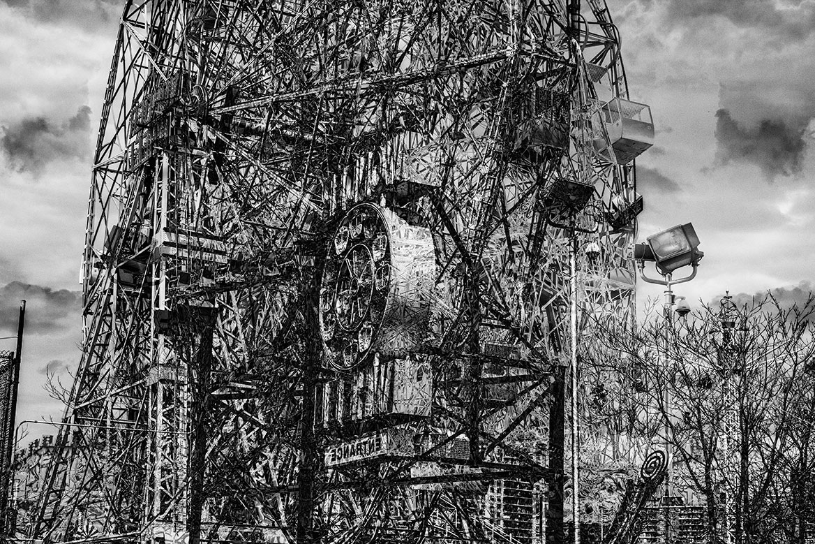 Auch das Wonder Wheel, ein Riesenrad in Coney Island, bekommt durch die Überlagerungen einen eigenwilligen Reiz.