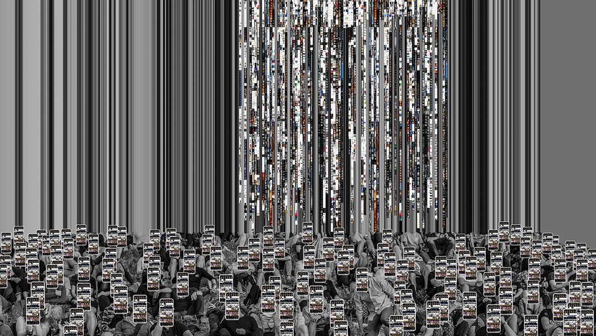 Die digitale Komposition zeigt eine Menschengruppe, deren Bildpixel nach oben durch vertikale Linien ersetzt sind. Ein Segment der vertikalen Linien ist durch kleine, farbige Screenshots überlagert. Die Köpfe der Menschen sind durch Abbildungen von Smartphones überlagert, die dieselben Screenshots nochmals verkleinert abbilden.